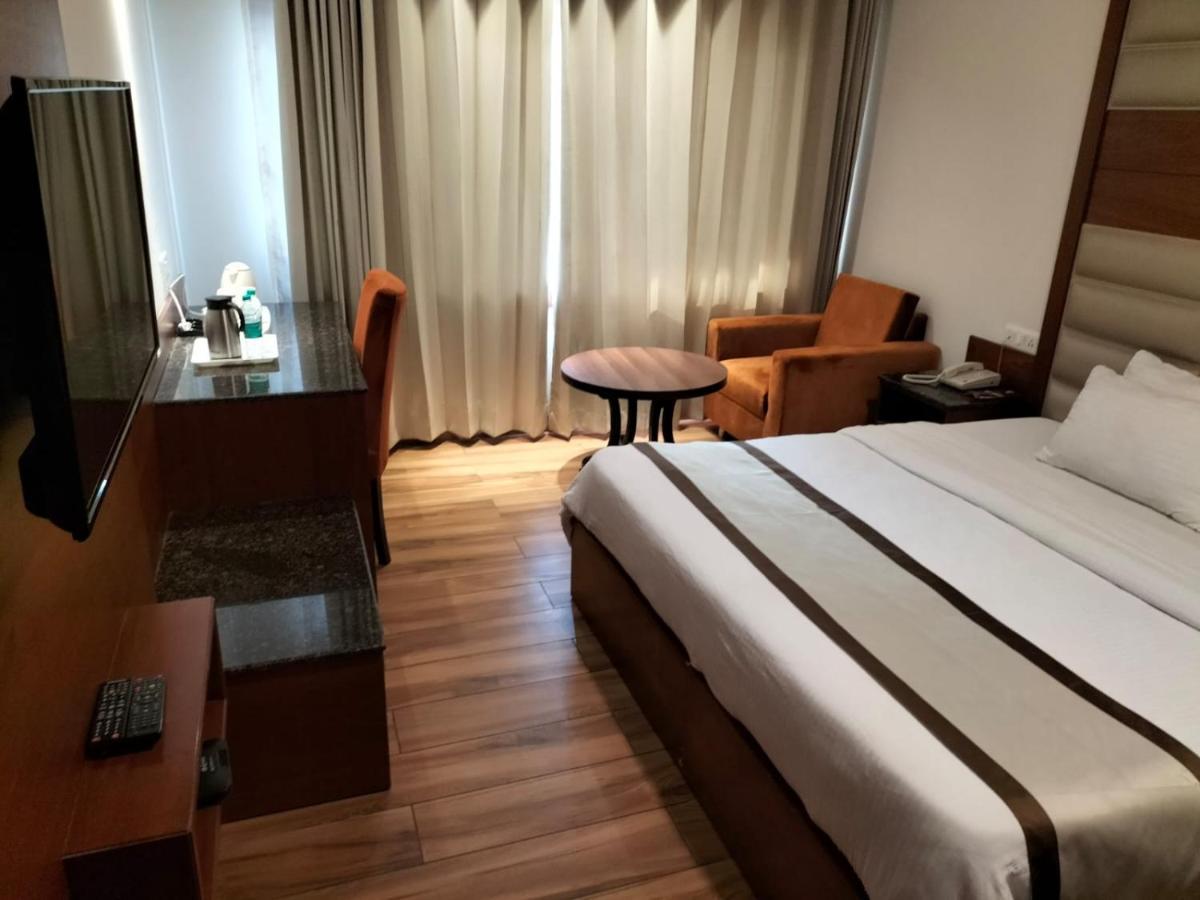 Hotel Ambica Katra Katra  Exteriör bild