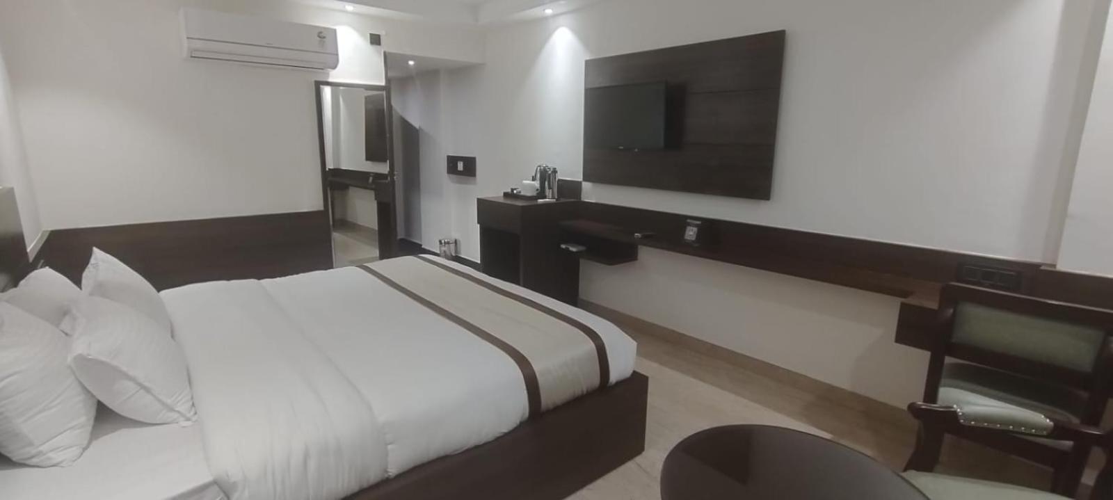 Hotel Ambica Katra Katra  Exteriör bild
